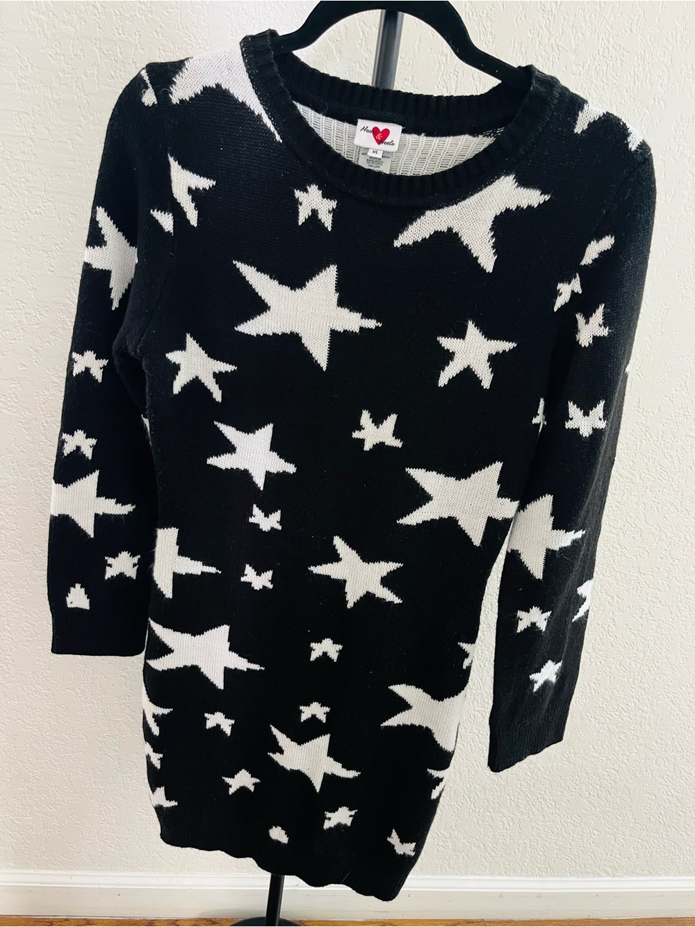 Heart Tag Black & White Star Knit Sweater size xl
